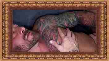 Video Tattooed hunk Hugh Hun